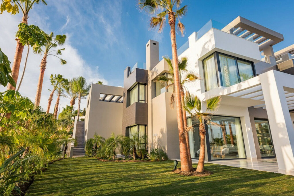 Detached Villa Los Flamingos Málaga - image 3