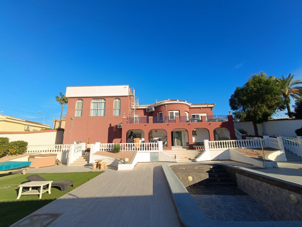 Detached Villa Ciudad Quesada Alicante - image 3