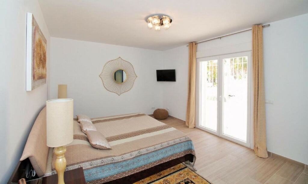 Detached Villa El Paraiso Málaga - image 30