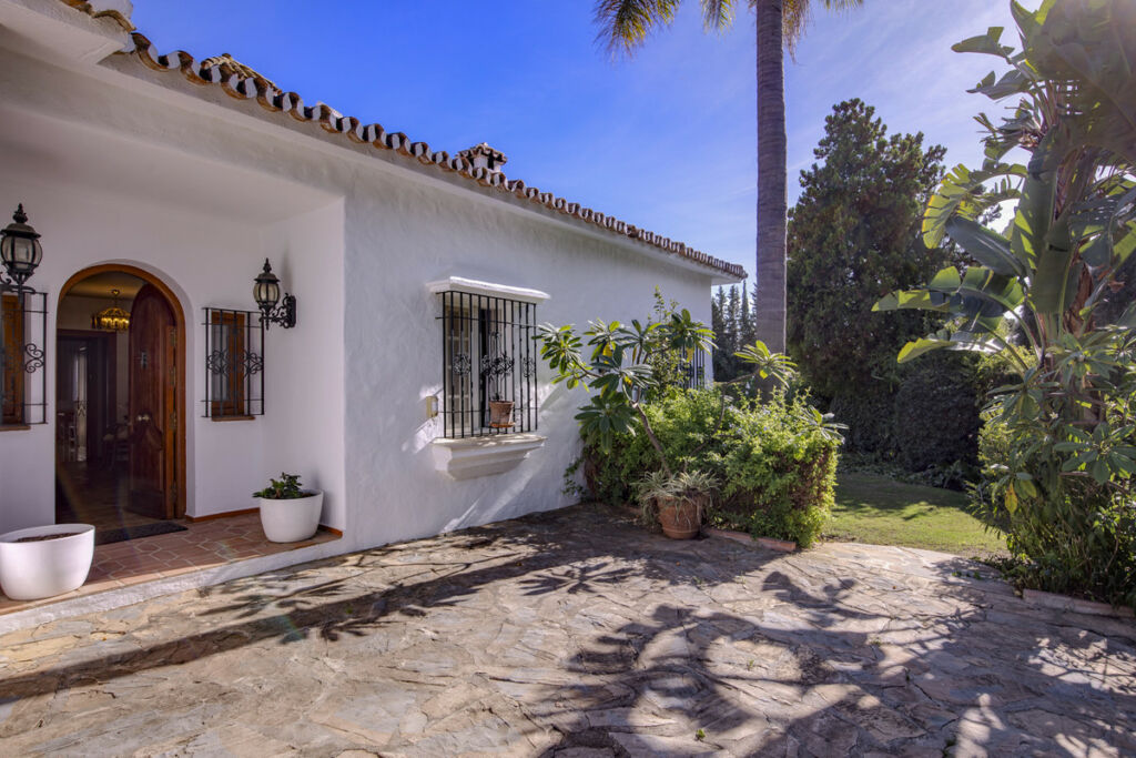 Detached Villa Guadalmina Alta Málaga - image 31