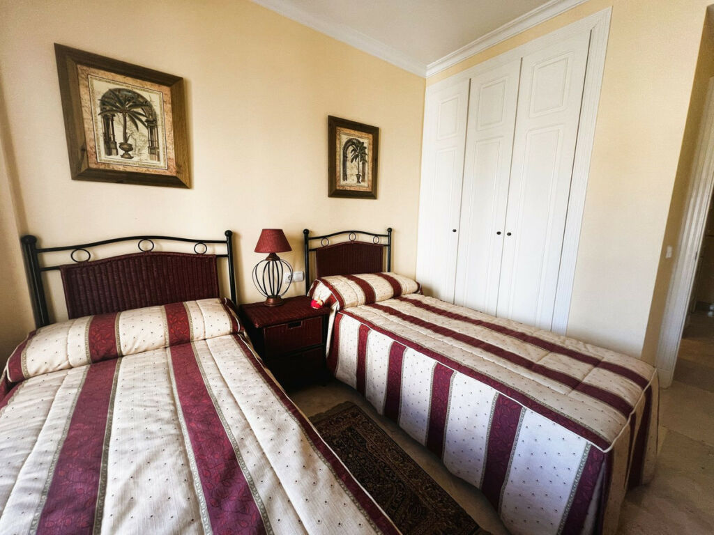 Middle Floor Apartment Puerto Banús Málaga - image 30