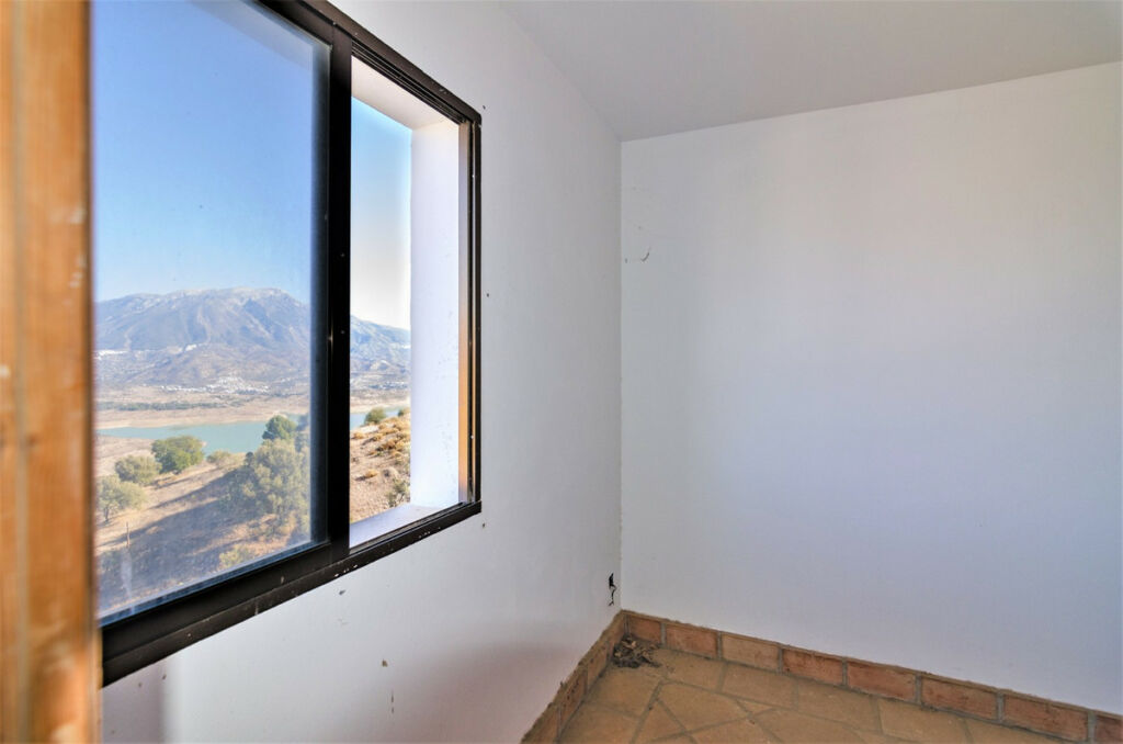 Detached Villa La Viñuela Málaga - image 30