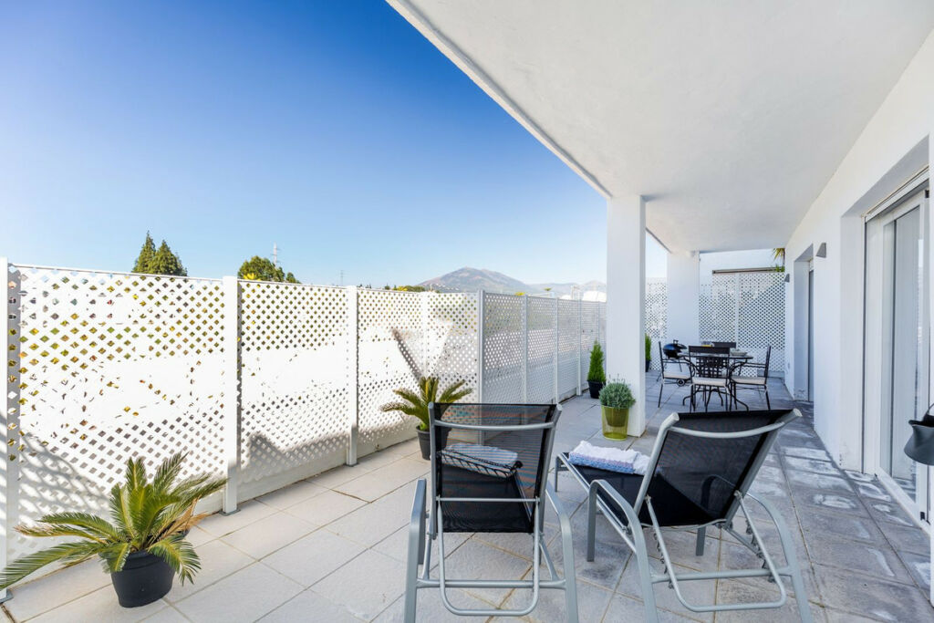 Middle Floor Apartment Nueva Andalucía Málaga - image 23
