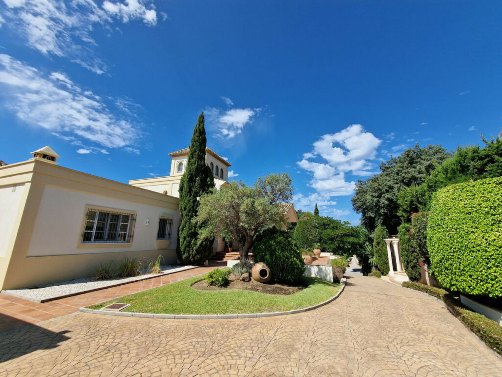 Detached Villa Calahonda Málaga - image 31