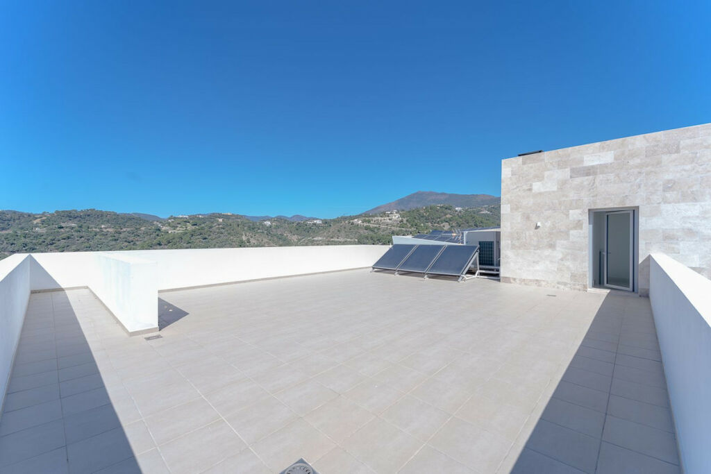 Detached Villa Los Arqueros Málaga - image 31