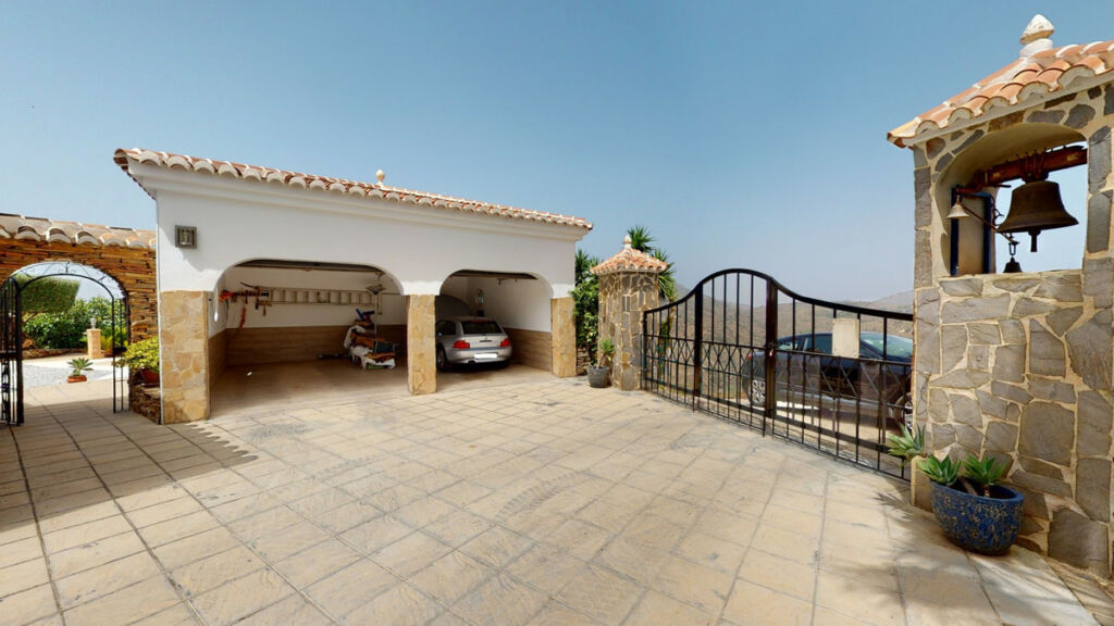 Detached Villa Sayalonga Málaga - image 31