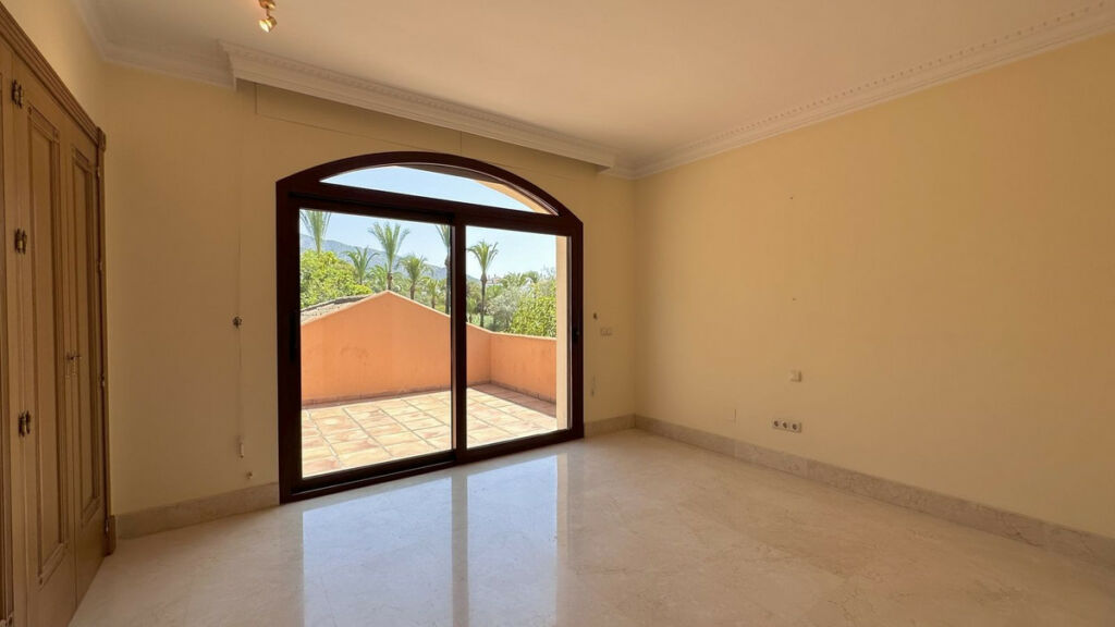 Detached Villa The Golden Mile Málaga - image 31