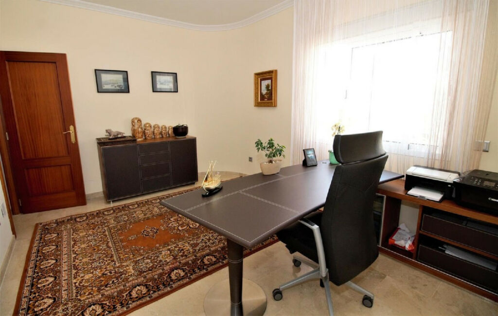Detached Villa El Paraiso Málaga - image 31