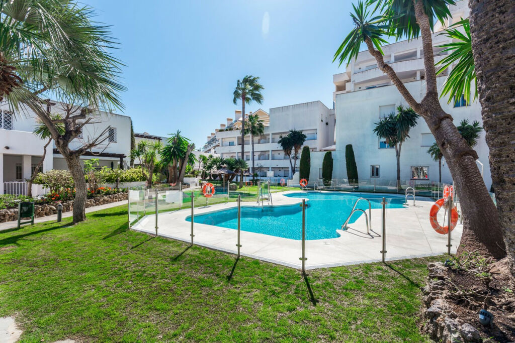 Middle Floor Apartment Nueva Andalucía Málaga - image 27