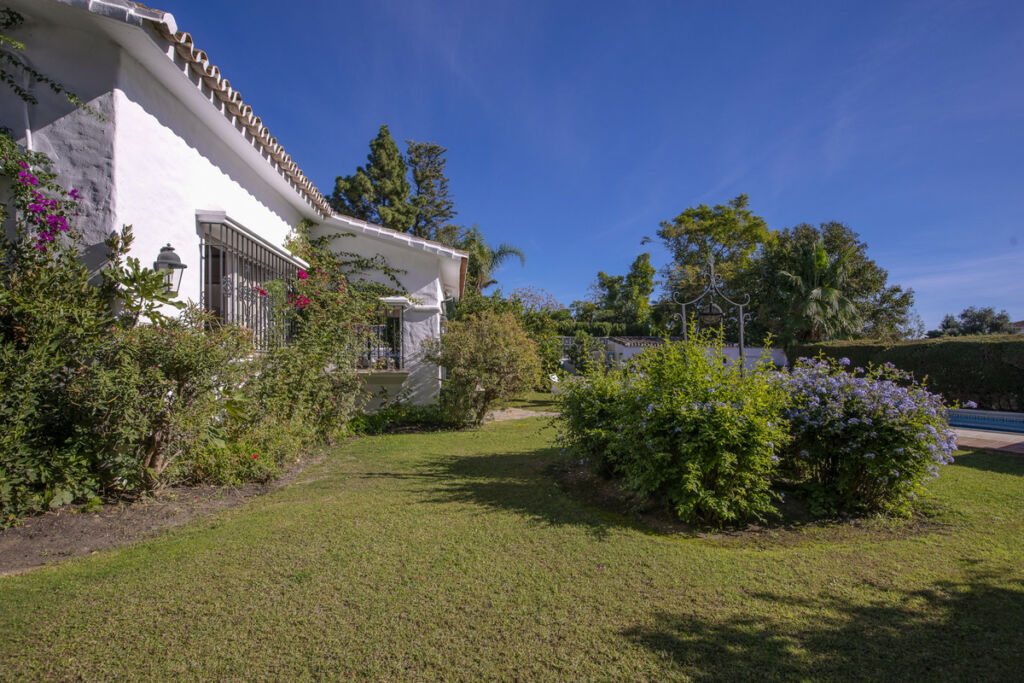 Detached Villa Guadalmina Alta Málaga - image 32
