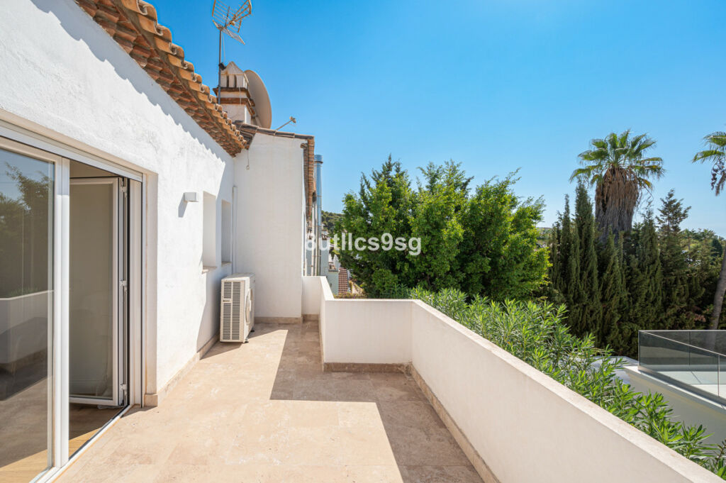 Detached Villa Nueva Andalucía Málaga - image 32