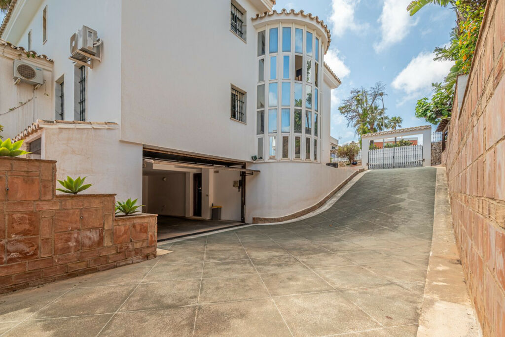 Detached Villa Benalmadena Málaga - image 33