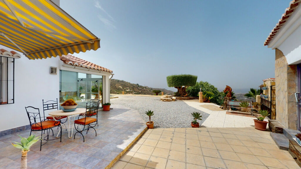 Detached Villa Sayalonga Málaga - image 33
