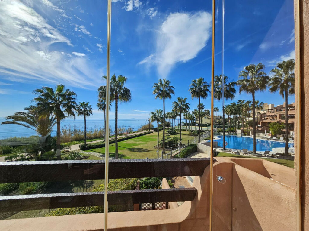 Middle Floor Apartment Estepona Málaga - image 33