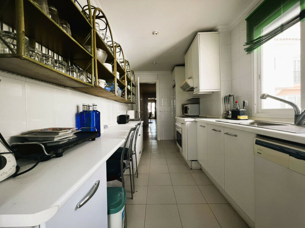 Middle Floor Apartment Puerto Banús Málaga - image 34