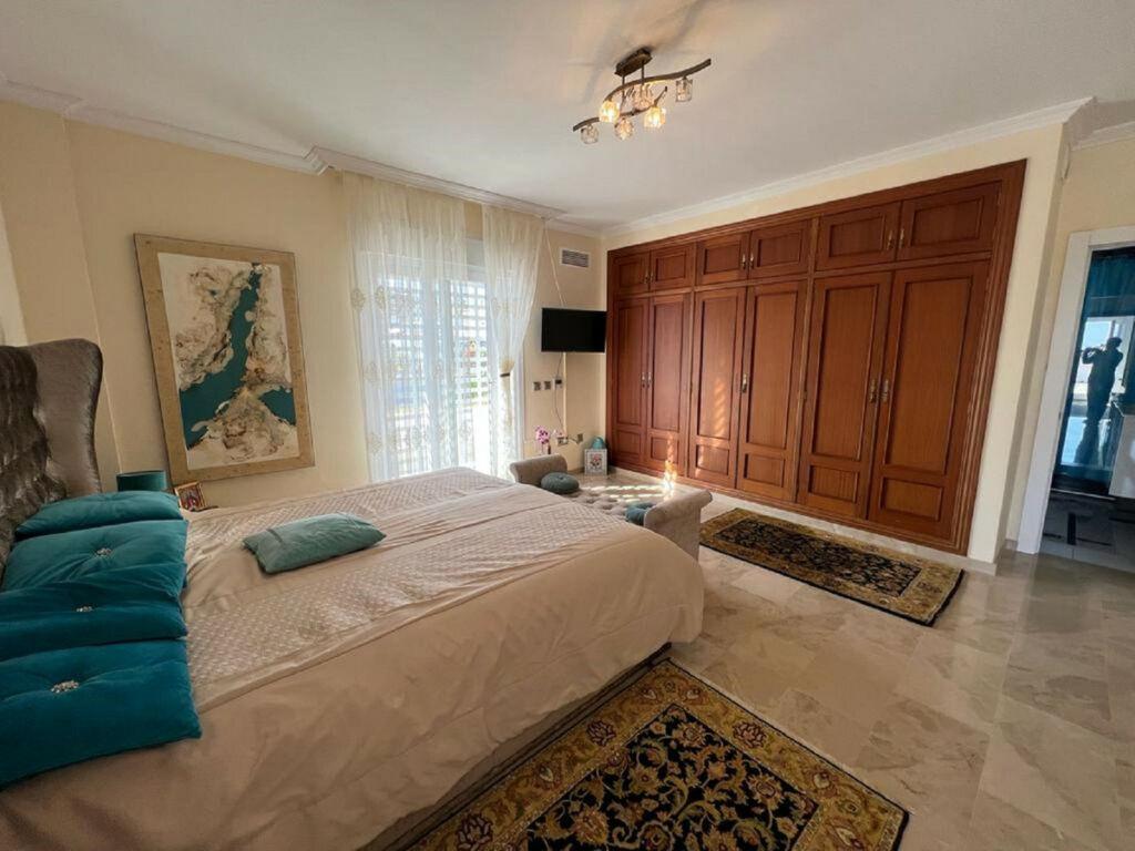 Detached Villa El Paraiso Málaga - image 34