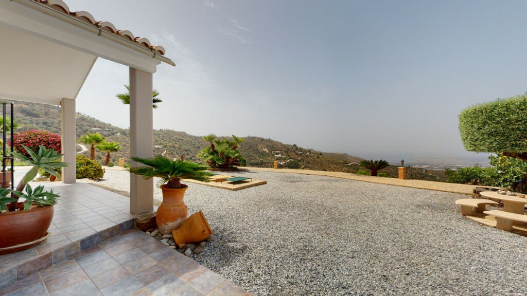 Detached Villa Sayalonga Málaga - image 35