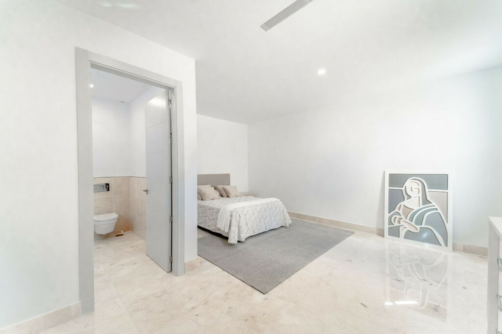 Detached Villa Los Arqueros Málaga - image 36