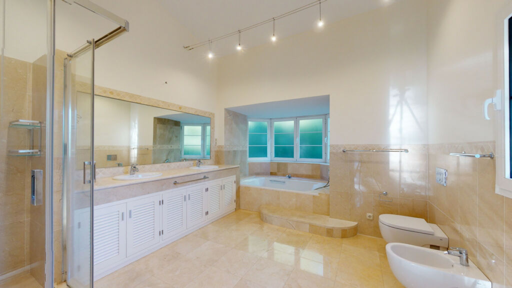 Detached Villa Los Arqueros Málaga - image 34