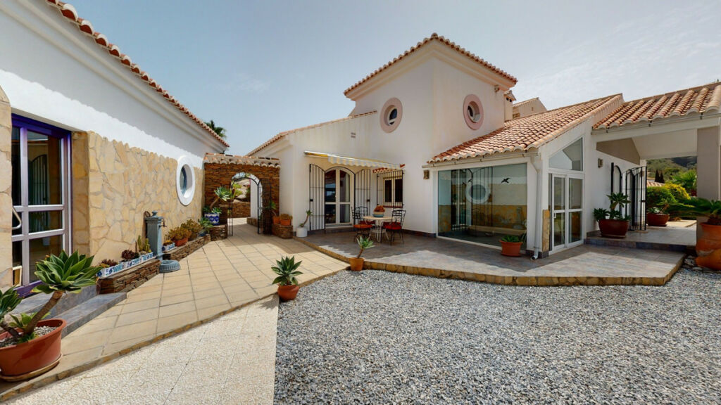 Detached Villa Sayalonga Málaga - image 36