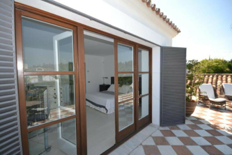 Detached Villa Guadalmina Baja Málaga - image 37