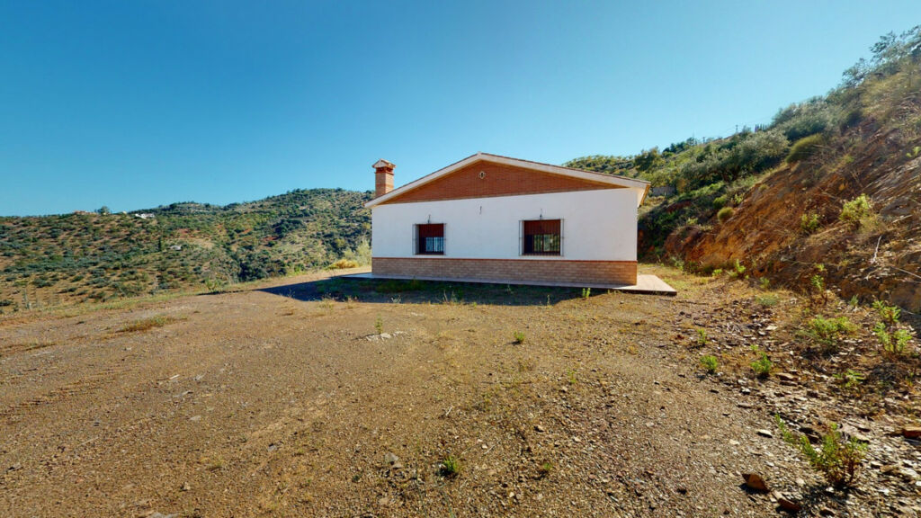 Detached Villa Colmenar Málaga - image 37
