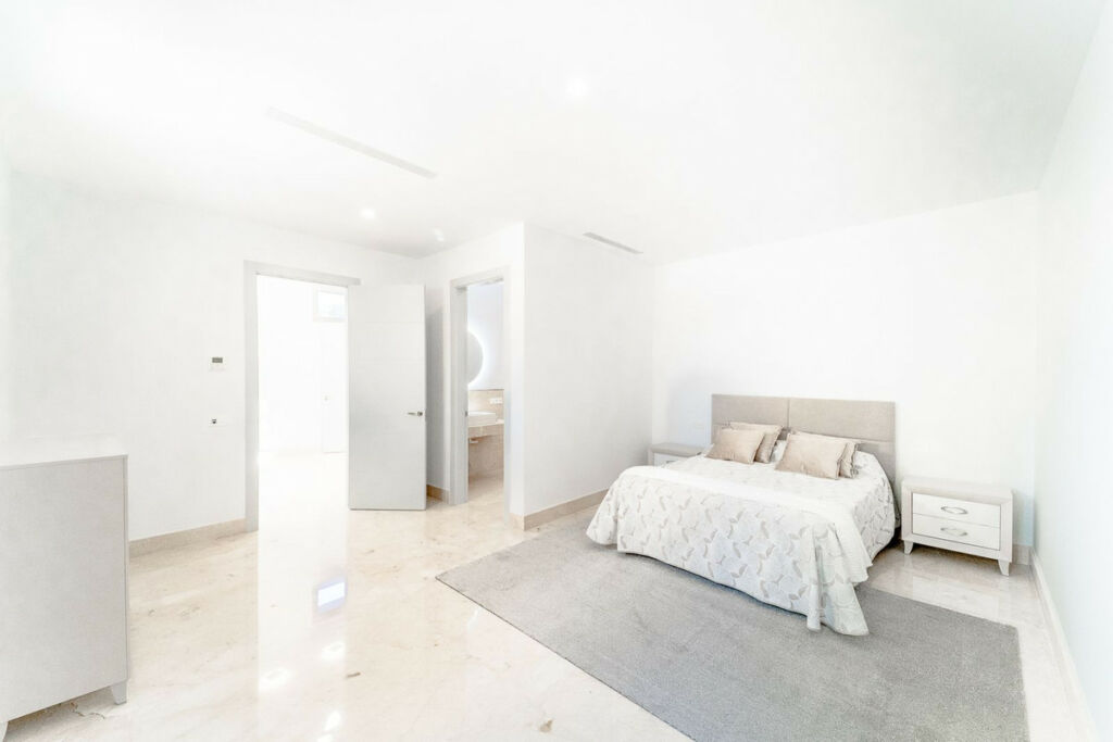Detached Villa Los Arqueros Málaga - image 37