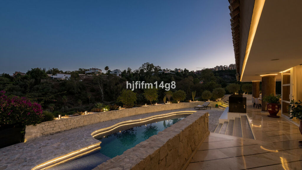 Detached Villa La Quinta Málaga - image 37