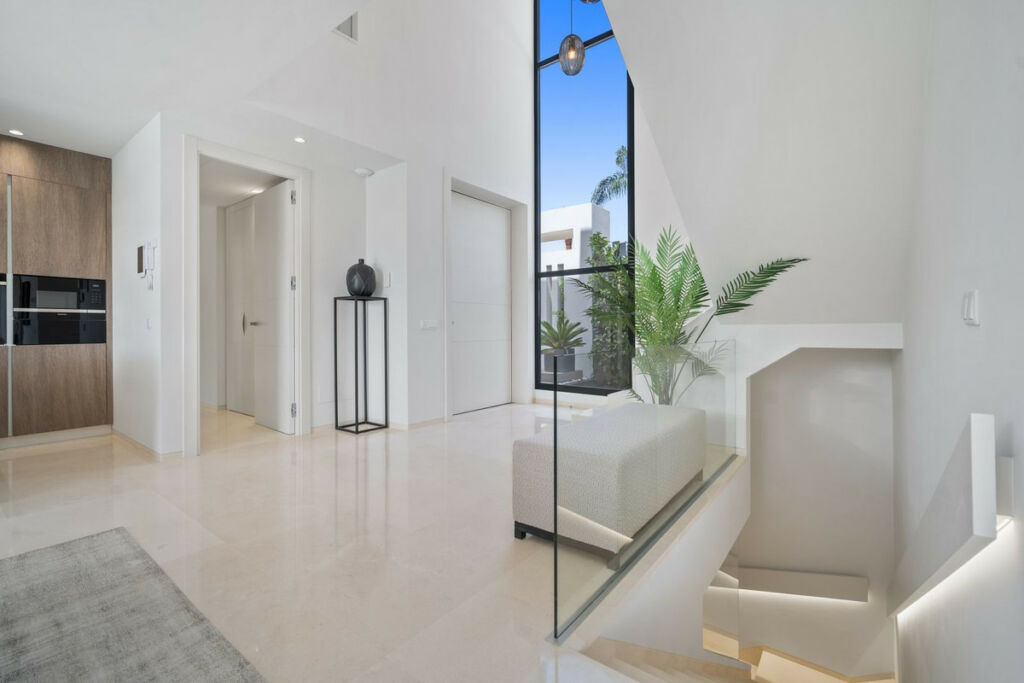 Detached Villa El Paraiso Málaga - image 37