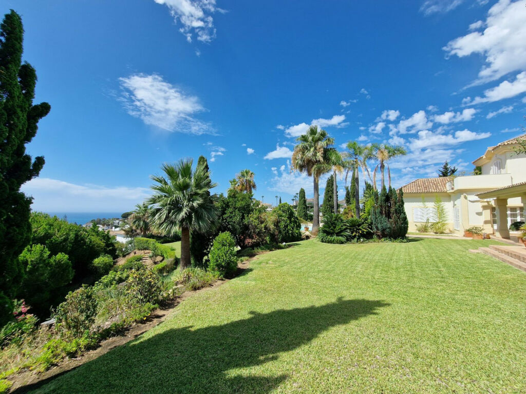 Detached Villa Calahonda Málaga - image 37