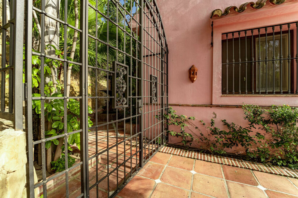 Detached Villa Benahavís Málaga - image 38
