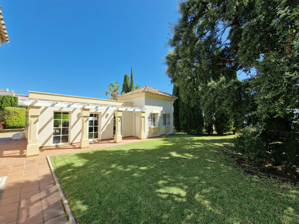Detached Villa Calahonda Málaga - image 38