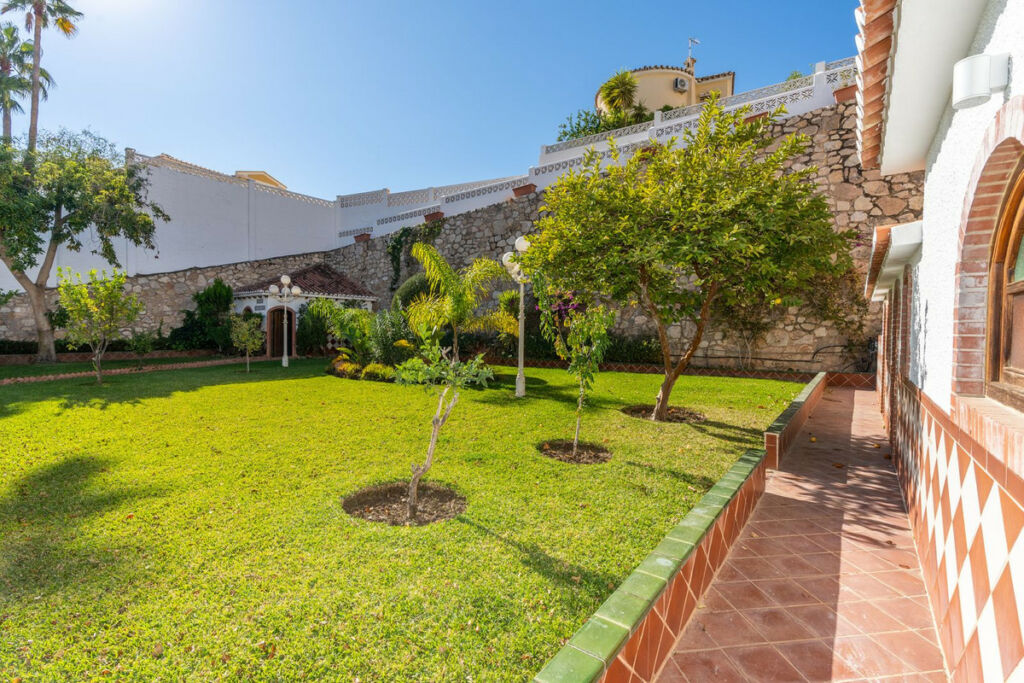 Detached Villa Benalmadena Málaga - image 38