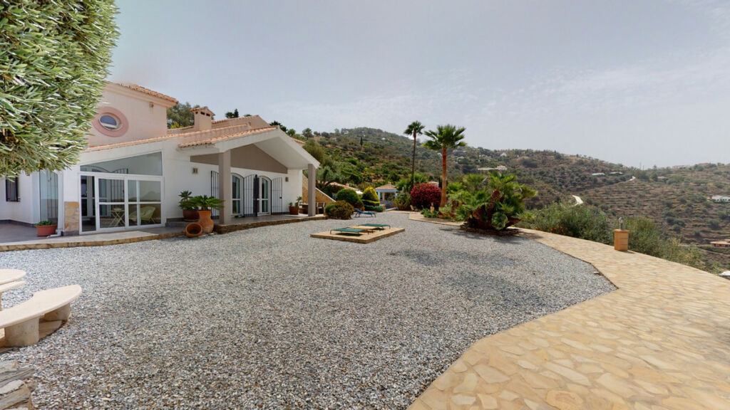 Detached Villa Sayalonga Málaga - image 38