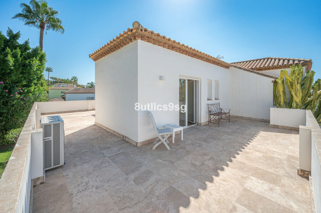 Detached Villa Nueva Andalucía Málaga - image 38