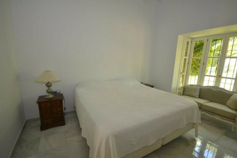 Detached Villa Guadalmina Baja Málaga - image 39