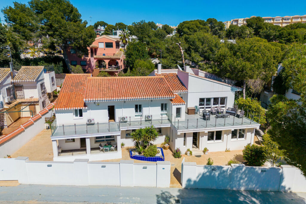Detached Villa Dehesa de Campoamor Alicante - image 4