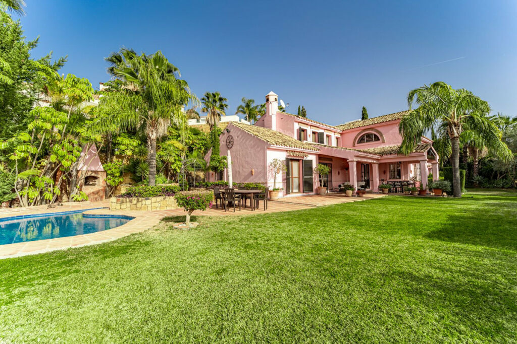 Detached Villa Benahavís Málaga - image 4