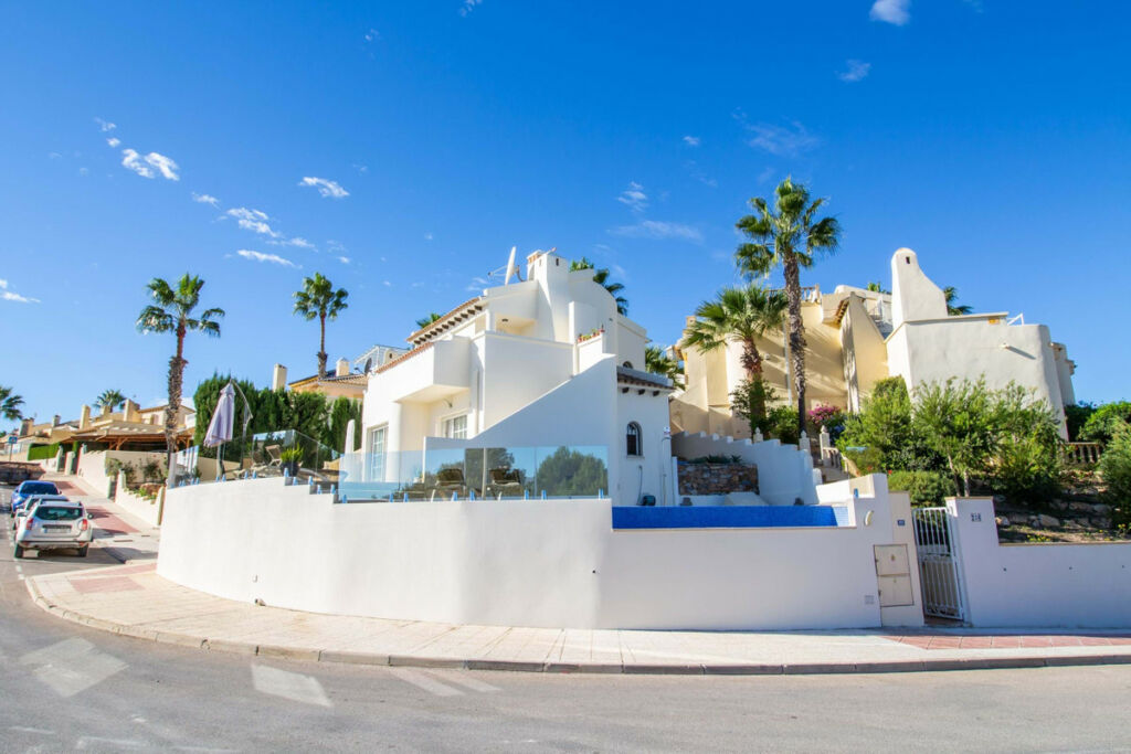 Detached Villa Las Ramblas Golf Alicante - image 4