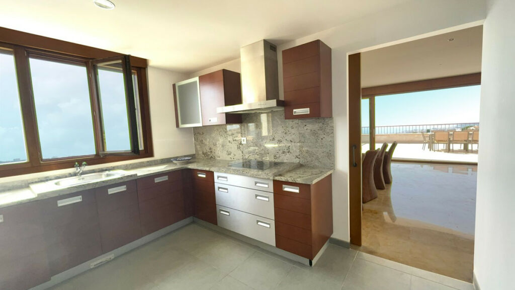 Penthouse Altos de los Monteros Málaga - image 4
