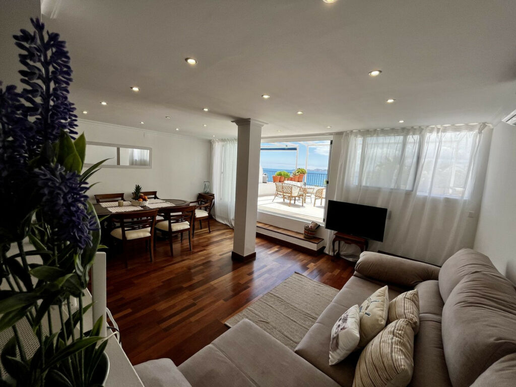 Middle Floor Apartment Benalmadena Málaga - image 4