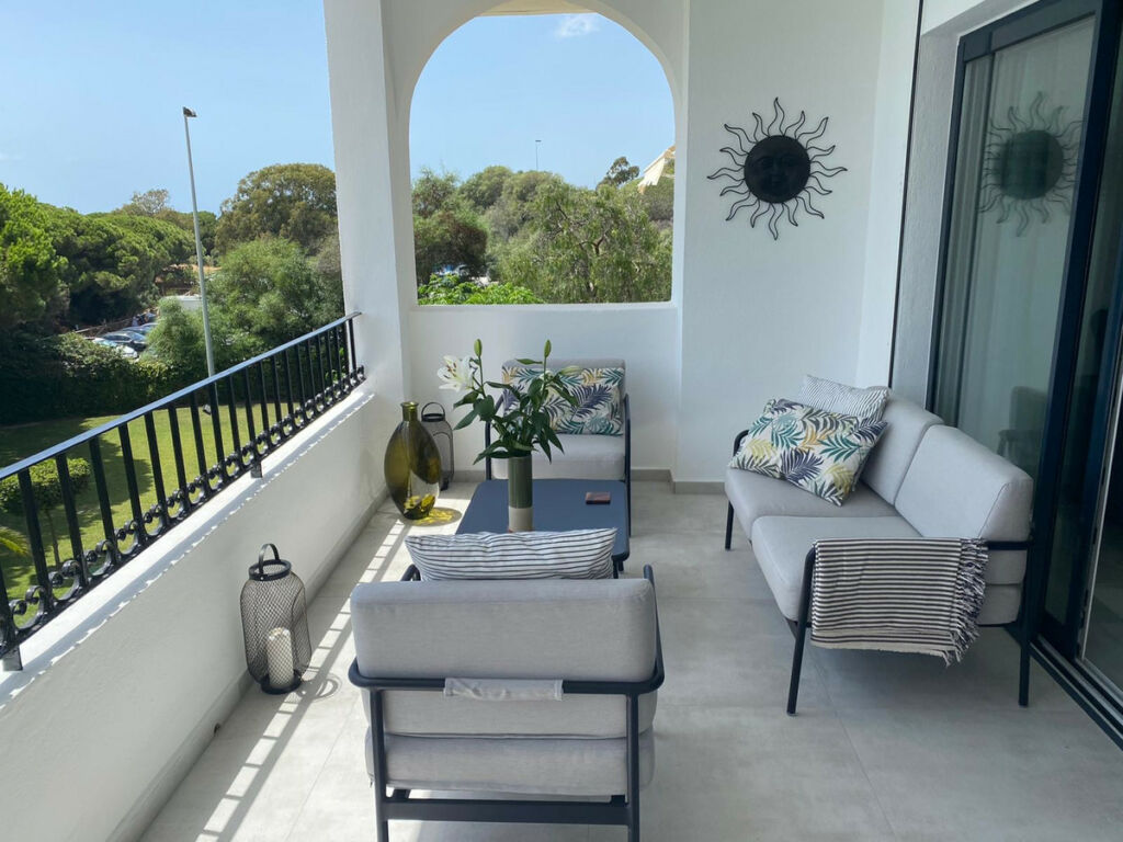 Middle Floor Apartment Cabopino Málaga - image 4
