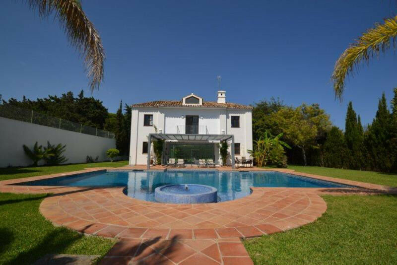 Detached Villa Guadalmina Baja Málaga - image 4