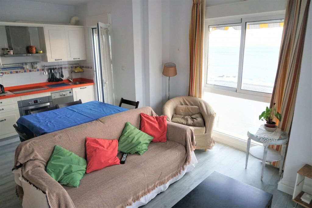 Middle Floor Apartment Caleta de Vélez Málaga - image 4