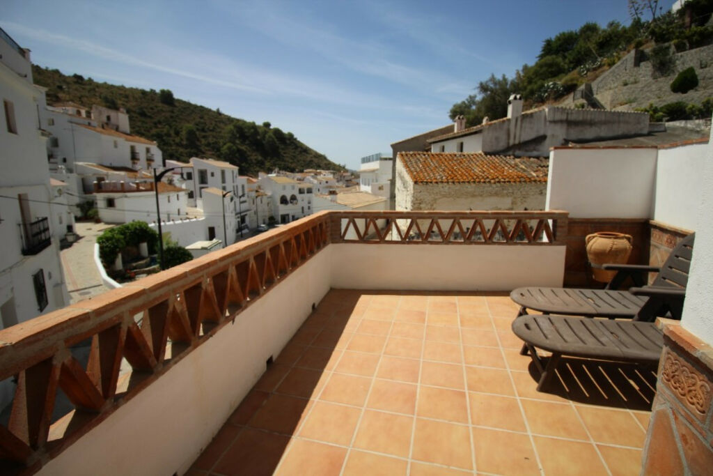 Semi-Detached House Salares Málaga - image 4