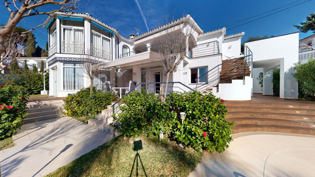 Detached Villa Caleta de Vélez Málaga - image 4