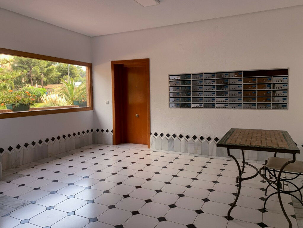 Middle Floor Apartment Benidorm Alicante - image 4