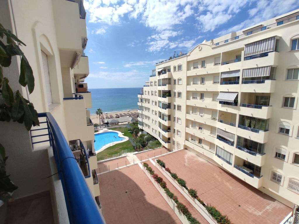 Middle Floor Apartment Marbella Málaga - image 4