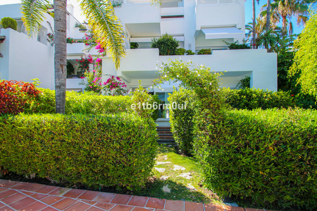 Ground Floor Apartment The Golden Mile Málaga - image 4