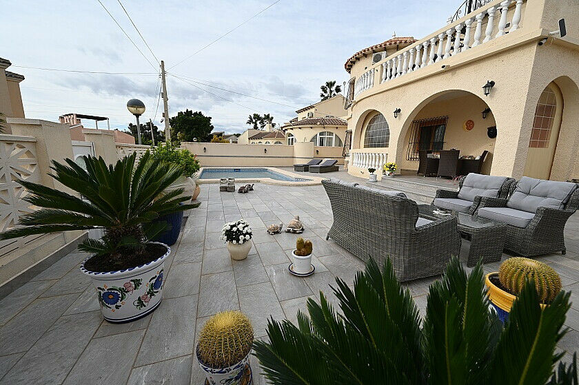 Detached Villa San Miguel de Salinas Alicante - image 4